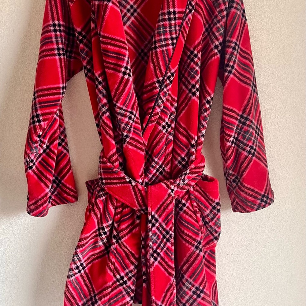 PINK Victoria's Secret Red Plaid Robe